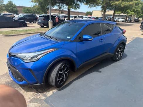 Used 2021 Toyota C-HR XLE FWD image 2