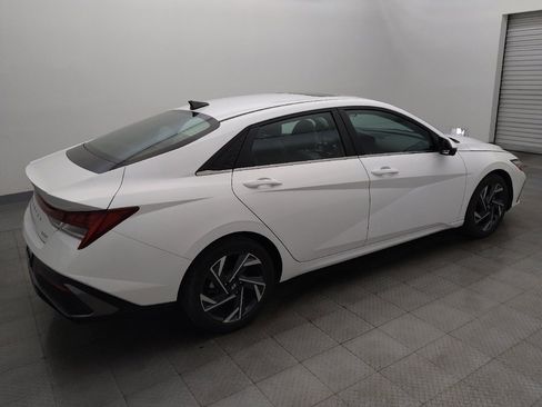 Used 2024 Hyundai Elantra Limited image 10