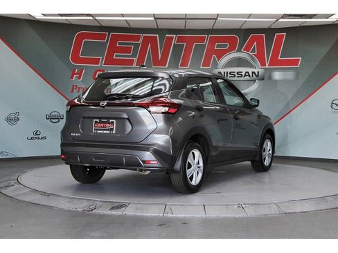 New 2025 Nissan Kicks Play S image 5