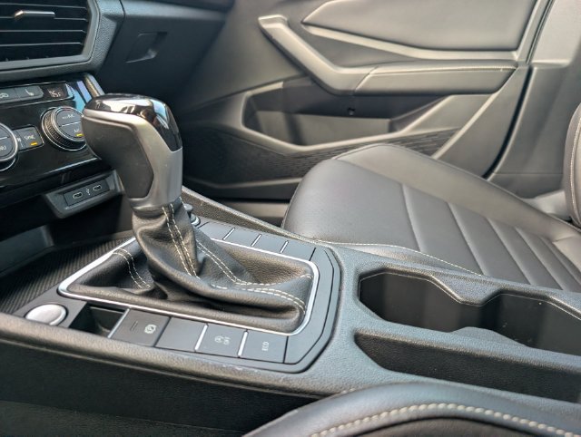 Used 2022 Volkswagen Jetta SE FWD image 19