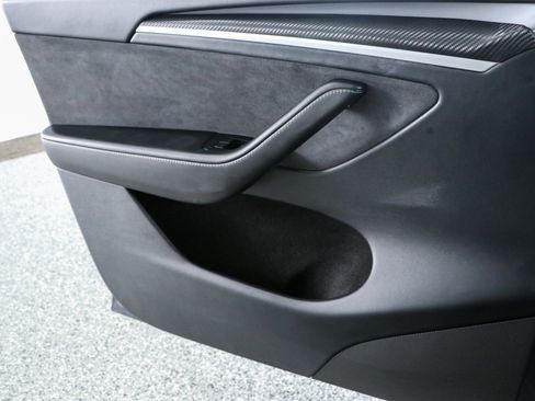Used 2023 Tesla Model Y AWD image 19