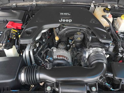 Used 2021 Jeep Gladiator Rubicon AWD/4WD image 9