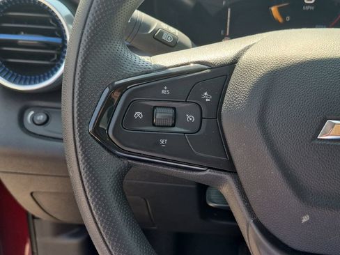 Used 2025 Chevrolet Trax LT FWD image 24