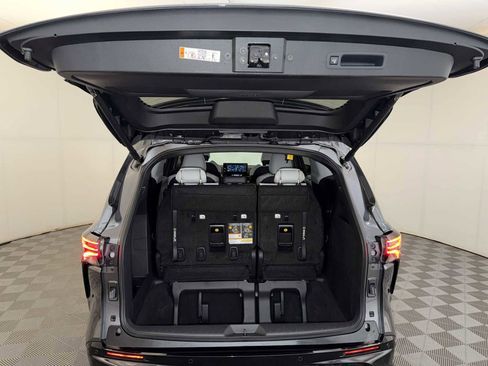 Used 2025 Toyota Sienna XSE image 22