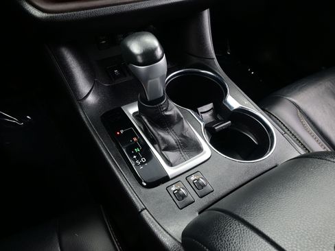 Used 2019 Toyota Highlander XLE image 22