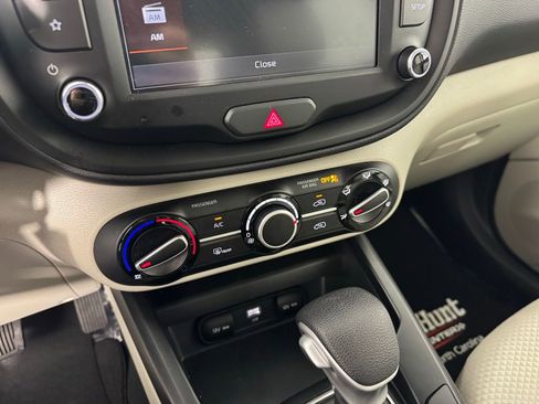 Used 2025 Kia Soul LX FWD image 17