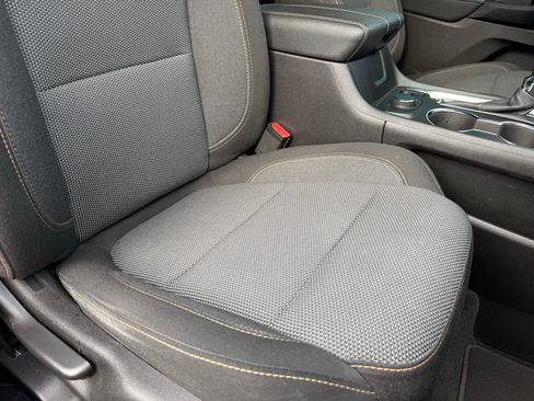 Used 2021 Chevrolet Traverse LT FWD image 22