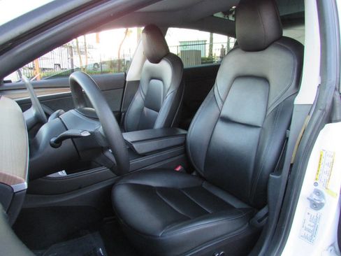 Used 2021 Tesla Model 3 Standard Range Plus image 17