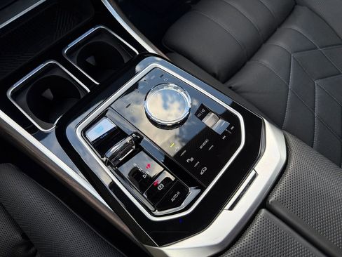 Certified 2023 BMW i7 xDrive60 AWD/4WD image 25
