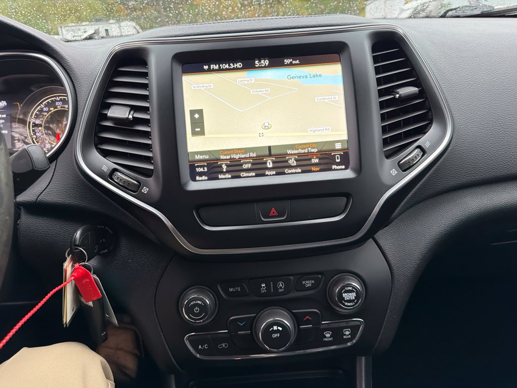 Used 2019 Jeep Cherokee Latitude w/ Cold Weather Group AWD/4WD image 27