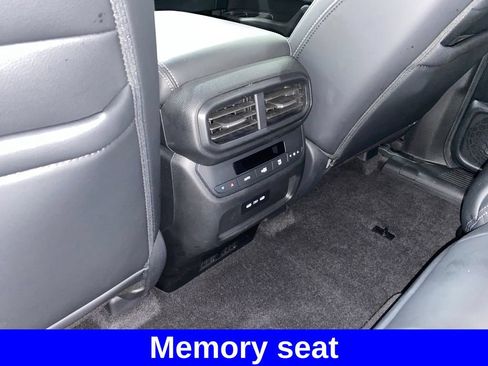 Used 2025 Honda Pilot EX-L image 11
