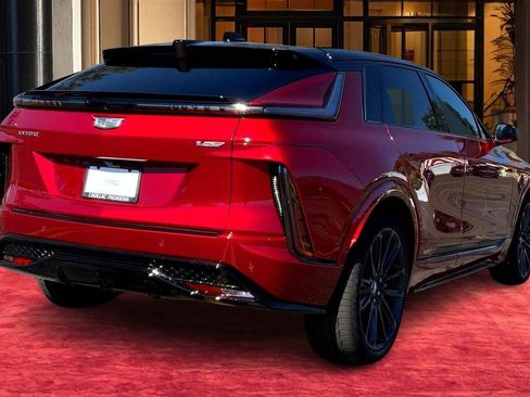 New 2026 Cadillac Lyriq V AWD/4WD image 6