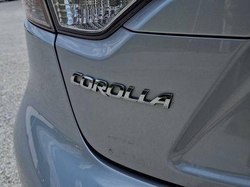 Used 2022 Toyota Corolla LE FWD image 29