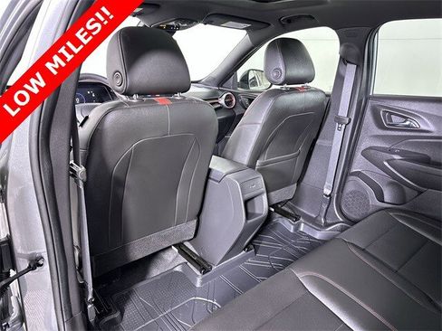 Used 2025 Chevrolet Trax RS w/ Sunroof Package image 22