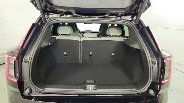 New 2026 Volvo EX30 Ultra w/ Protection Package AWD/4WD image 36