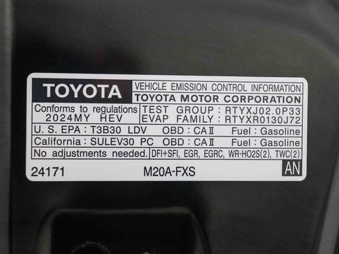 Used 2024 Toyota Prius XLE AWD/4WD image 29