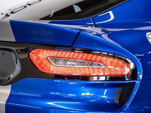 Used 2013 SRT Viper GTS w/ GTS Laguna Interior Pkg RWD image 23