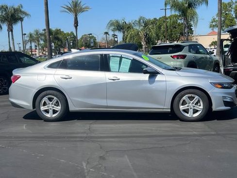 Used 2022 Chevrolet Malibu LT image 3
