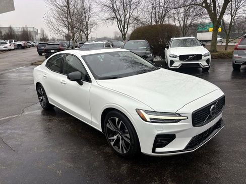 Used 2025 Volvo S60 B5 Core image 1