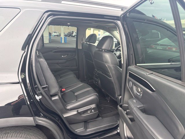Used 2023 Honda Pilot Touring image 11