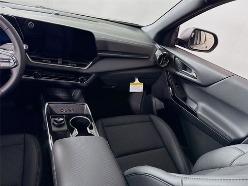 New 2026 Chevrolet Equinox LT w/ Convenience Package II image 17