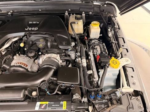 Used 2021 Jeep Gladiator Overland AWD/4WD image 45