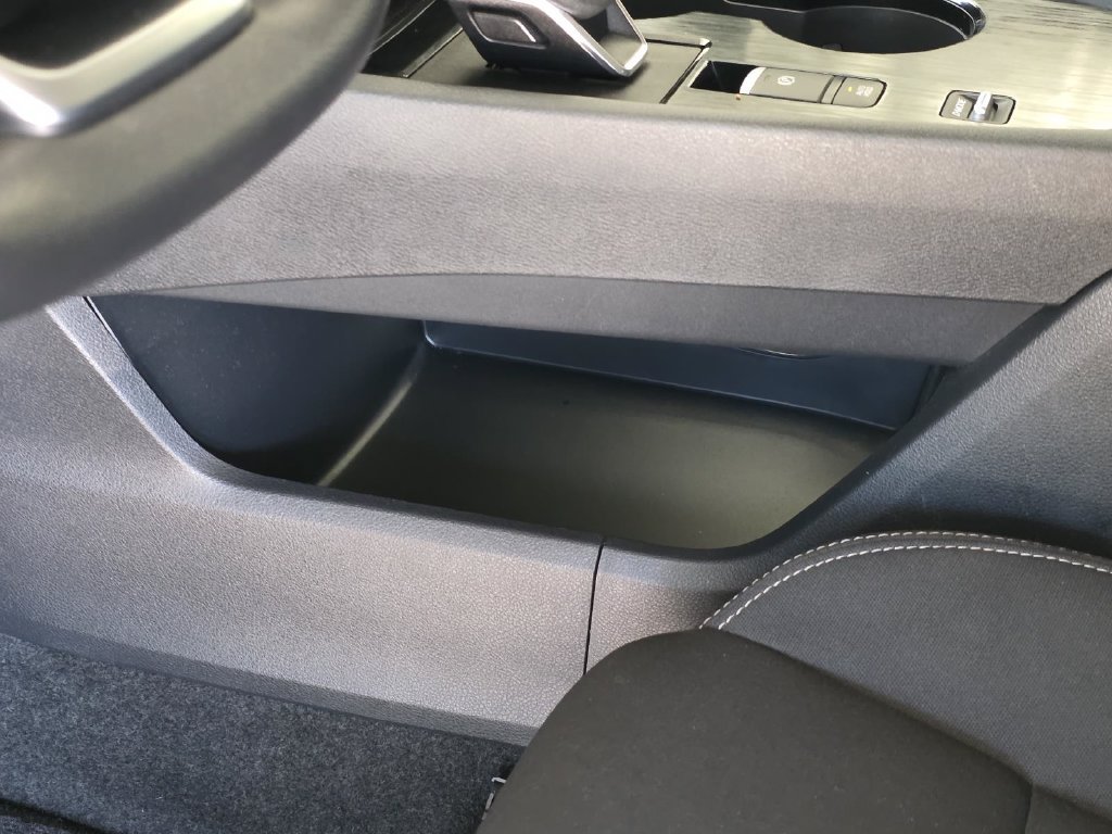 Used 2024 Nissan Rogue S FWD image 24