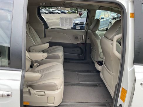 Used 2011 Toyota Sienna Limited w/ Premium Pkg AWD/4WD image 43