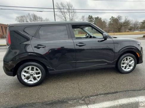 Used 2024 Kia Soul LX w/ Option Group 015 FWD image 9