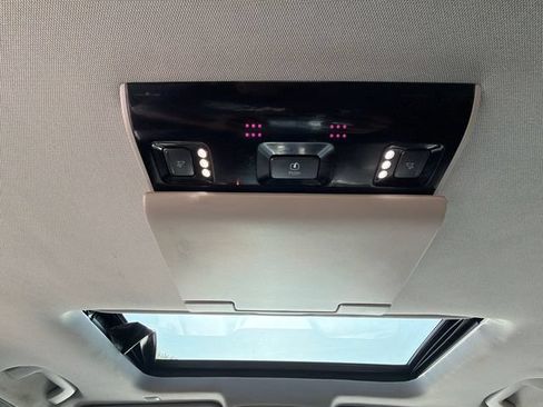Used 2020 GMC Yukon XL SLT w/ Open Road Package RWD image 26