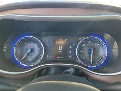 Used 2024 Chrysler Voyager LX image 24