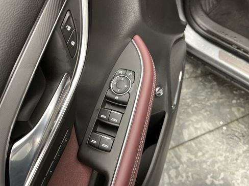 Certified 2025 Buick Envision Sport Touring image 10