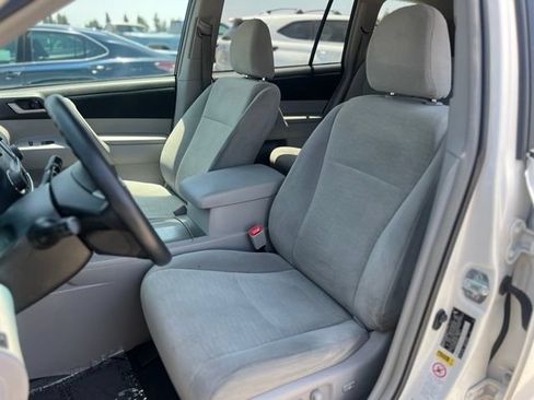 Used 2013 Toyota Highlander Plus FWD image 15