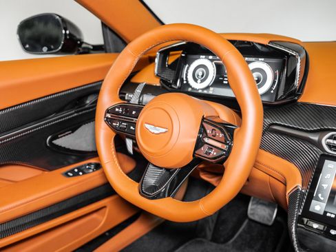 Used 2025 Aston Martin Vanquish image 20