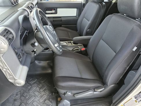 Used 2013 Toyota FJ Cruiser 4WD w/ Upgrade Pkg image 11