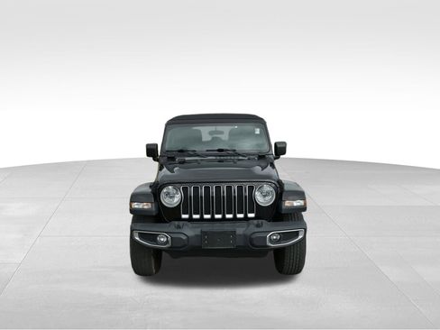 Used 2018 Jeep Wrangler Unlimited Sahara AWD/4WD image 4