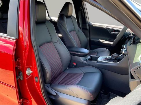 Used 2025 Toyota RAV4 XSE AWD/4WD image 9