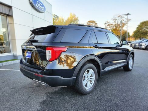 Used 2023 Ford Explorer XLT w/ Equipment Group 202A image 5