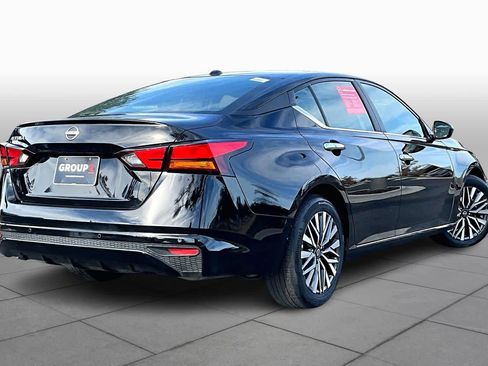 Used 2025 Nissan Altima 2.5 SV image 12