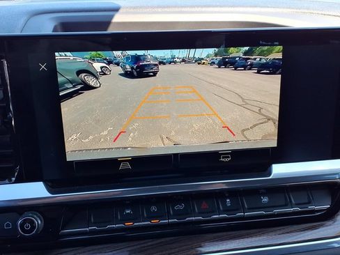 Used 2024 Chevrolet Silverado 1500 LT AWD/4WD image 5