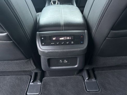 Used 2025 Nissan Pathfinder SL image 17