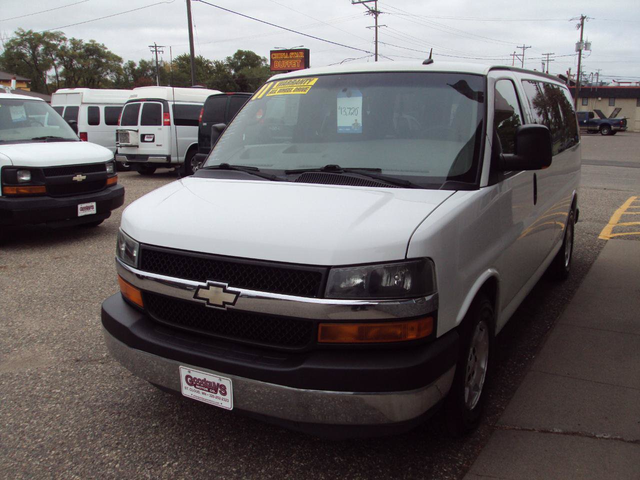 Used 2011 Chevrolet Express 1500 LT w/ LT Preferred Equipment Group AWD/4WD image 4