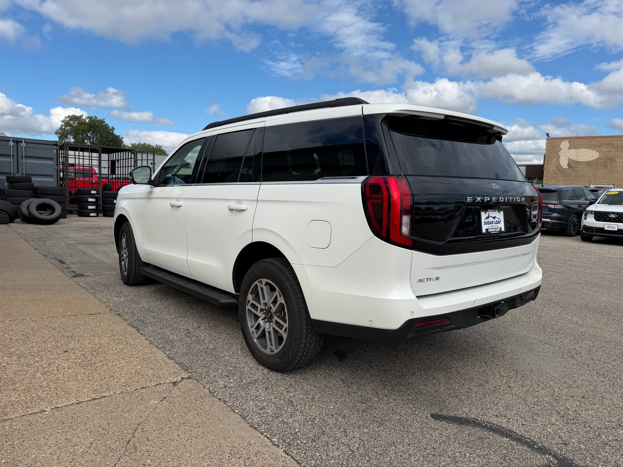 Used 2025 Ford Expedition Active AWD/4WD image 6