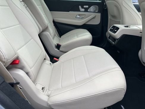 Used 2025 Mercedes-Benz GLS 450 4MATIC image 31