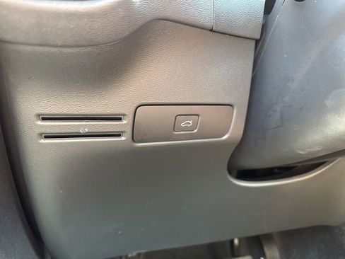 Certified 2026 Volvo XC40 B5 Plus AWD/4WD image 32