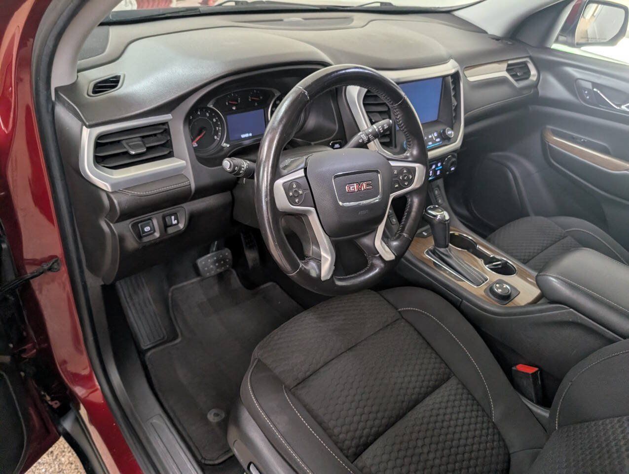 Used 2017 GMC Acadia SLE AWD/4WD image 8