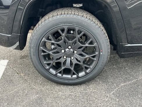 New 2025 Jeep Grand Cherokee Summit w/ Obsidian Package AWD/4WD image 37
