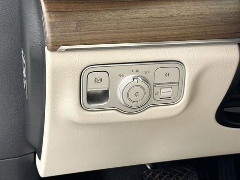 New 2026 Mercedes-Benz GLS 450 4MATIC image 10