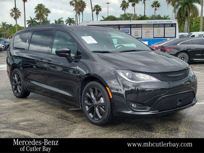 Used 2020 Chrysler Pacifica Touring w/ Advanced Safetytec Group