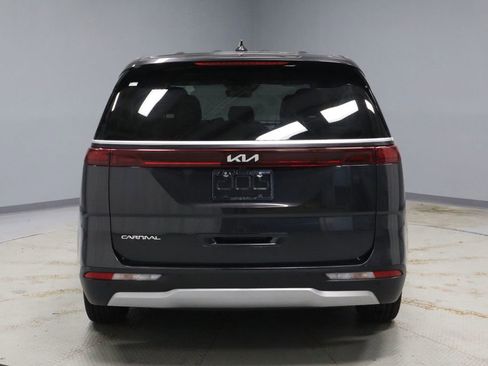 Used 2024 Kia Carnival LX image 8